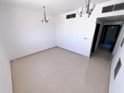 غرفة وصالة بالعالية: ماستر، 2 حمام، خلف البيت المتوحد، وسهولة مخرج لدبي