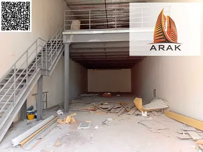 للايجار السنوي في عجمان الصناعيه 1  مستودع مساحه 3500 قدم مربع  كهرباء 3 فاز من 15 ل 20 kw  السعر 140000  تأمين شيك