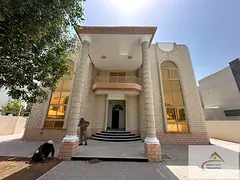Very nicely maintained 5bhk villa near to park…