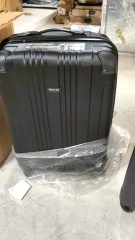 Kenneth Cole REACTION Out of Bounds Lightweight Hardshell 4-Wheel Spinner Luggage