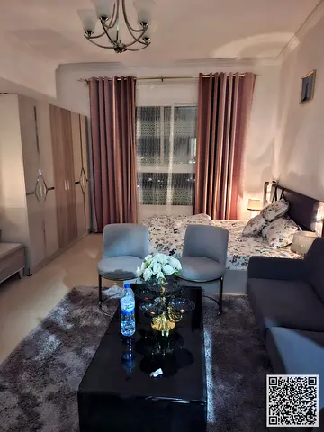 استوديو فاخر للإيجار الشهري – استوديو مطبخ شبه منفصل باطلاله مميزه مفروش بالكامل فرش جديد اول ساكن سوبر ديلوكس مع مطبخ مجهز بالكامل بأحدث الأجهزه