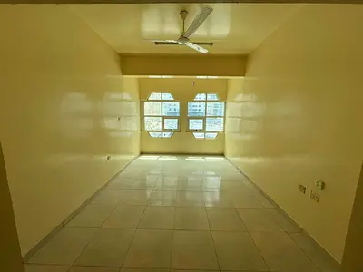 شقة غرفتين وصالة للإيجار في النعيمية عجمان | مساحة كبيرة + تكييف جديد