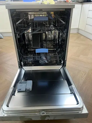 Built-in Stainless Steel Dishwasher - Brand new