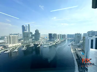 مكتب مجهز بإطلالة على القناة | برج B2B | الخليج التجاري