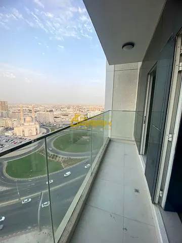🏡 للإيجار – شقة 3 غرف وصالة فاخرة في أرقى مناطق الشارقة