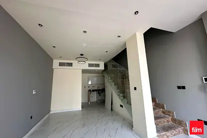 Closed loft | Rented | Path facing | Garden