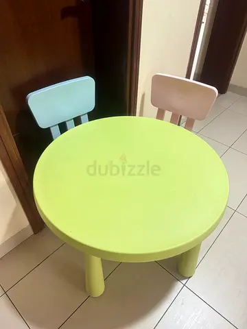 Kids table and chair
