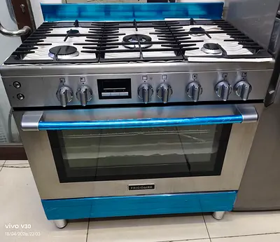 Stainless Steel 90cm Gas Cooker with Large Oven - Frigidaire-style