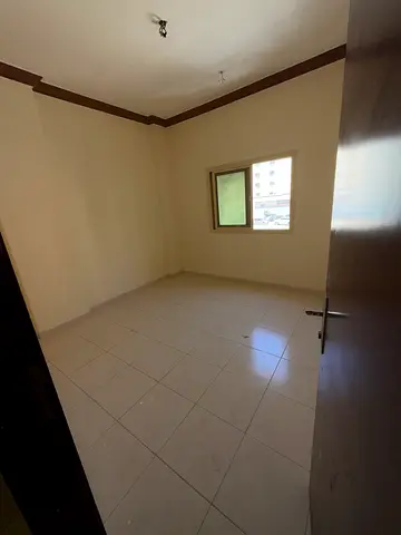 Huge levish 1bhk central ac central gas available in lowest price