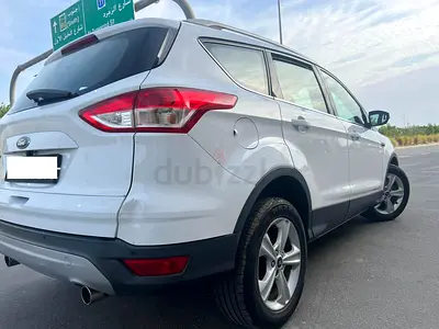 FORD ESCAPE GCC SPEC FULLY AUTOMATIC CRUISE CONTROL PARKING SENSORS ALLOYS BLUETOOTH, VERRY GOOD!!