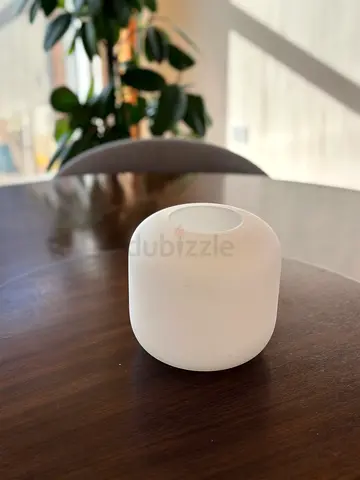 White glass vase-excellent condition