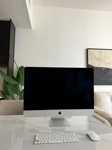 Apple iMac 27” Retina 5K (2020) i7 – Like New – Box, Keyboard  Mouse