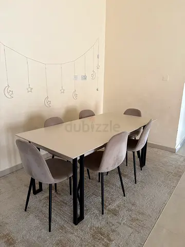 طاوله طعام ل 6 اشخاص