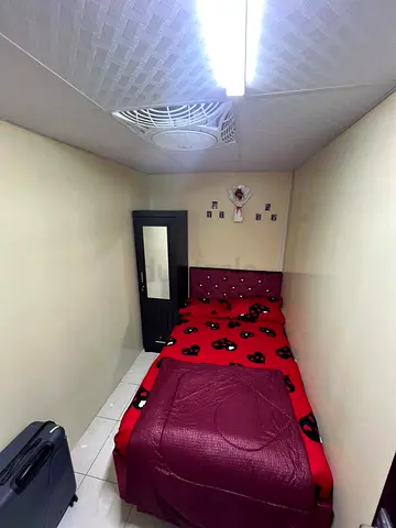 SPACIOUS PARTITION AVAILABLE FOR BACHELORS/COUPLE/SINGLE