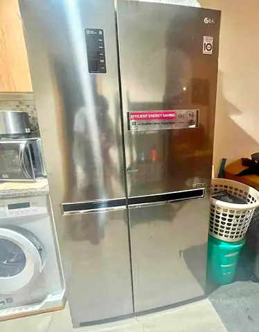 Lg side by side big capsty fridge same like new conditon for sale
