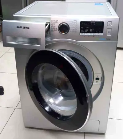 Samsung 8 kg washing machine same like new conditon for sale 700 aed