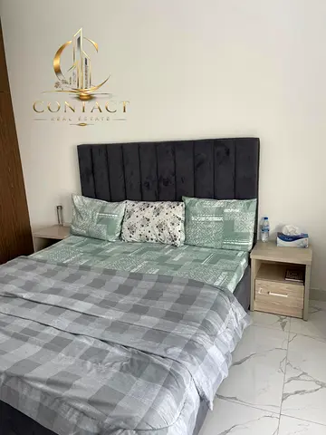 فرصة مميزة للإيجار في موقع حيوي ✨ شقة مفروشة بالكامل بتصميم أنيق ومريحة للسكن العائلي 👌 📍 غرفتين وصالة واسعة 🛁 عدد 2 حمام 🛋️ مفروشة وجاهزة للسكن ف