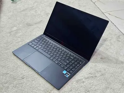 Galaxy Book Pro 15.6 inch (i7/32gb/1TB) OLED Display beter thn X1 Carbon Extreme Thinkpad p1 Gen 4 5