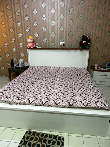 King size bed with coat for sale