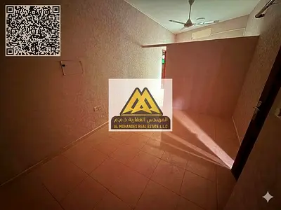 استديو مساحة كبيرة مقسم قطعتين | طابق ارضي | مطبخ منفصل | بدون تكيف ( التكييف ع المستاجر ) | موقع مميز بالقرب من جميع الخدمات