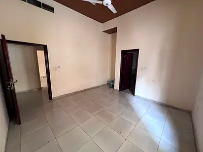 Spacious apartment at a great price - balcony with a view - 2 bathrooms - master bedroom - separate living room - family building - regular maintenanc