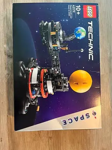 FLASH SALE BRAND NEW LEGO 42179 TECHNIC EARTH AND MOON ORBIT DENTED BOX