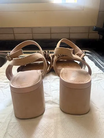 Geox ruffled sandals in Powder Pink/Beige color