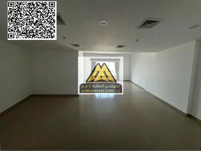 شقة فاخرة للإيجار في كورنيش عجمان بإطلالة بحرية كاملة ثلاث غرف وصالة بمساحات كبيرة وتشطيب راقي داخل أفخم الأبراج مع جميع الخدمات