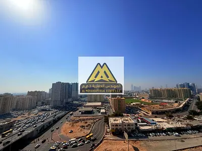 شقة 3 غرف وصالة للإيجار في الراشدية 1 عجمان غرفة خادمة بلكونة إطلالة مفتوحة موقع مميز بجوار جسر جلفا وبرج الساعة