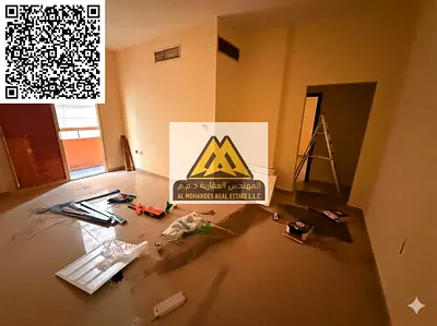 تتميز الشقة بتصميم عملي ومساحة مناسبة، مع توزيع جيد يوفر الراحة في الاستخدام اليومي، بالإضافة إلى تكييف مركزي يضمن أجواء مريحة طوال العام.