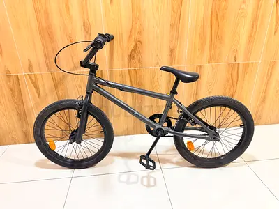BMX WIPE Decathlon 20” for kids 10-13 years old.