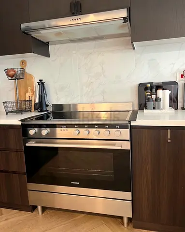 Siemens 5 hobs electric ceramic stove same like new condition