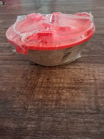 New 5 pc Glass Bowls with Lids