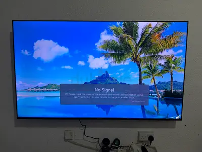 75-inch LED Smart TV wall-mounted - Good condition
