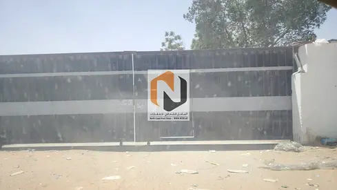 للإيجار فورًا – حوطة مجهزة بالكامل بالصجعة مع مكاتب ومستودع