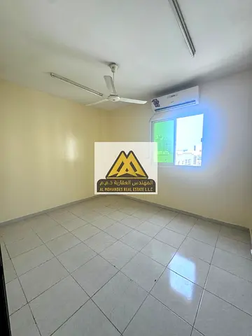 شقة غرفتين وصالة منفصلة ببلكونة وإطلالة جيدة في الروضة 1 عجمان موقع مميز وحيوي