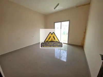 شقة واسعة جداً 3 غرف وصالة للإيجار السنوي على شارع الشيخ عمار مباشرة بلكونة بإطلالة مفتوحة وتوزيع ممتاز