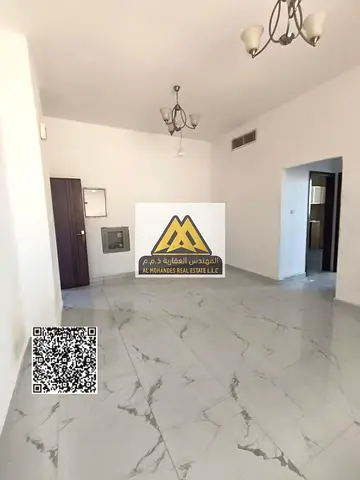 فرصة مميزة للسكن في شقة غرفة وصالة بموقع استراتيجي على الشارع الرئيسي في منطقة العالية، مناسبة للأفراد والعائلات الصغيرة الباحثين عن الراحة وسهولة الت