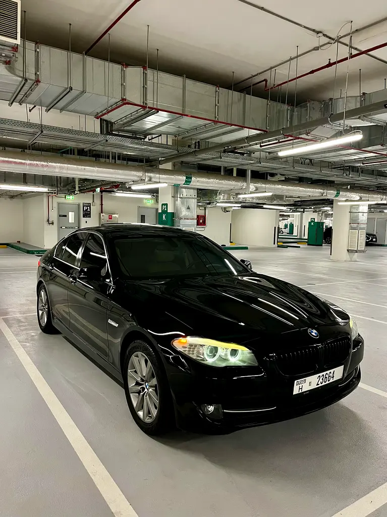 BMW 5-Series 2011 — photo 1 of 17