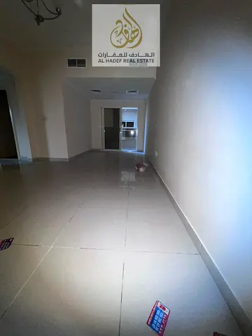 الايجار سنوي في عجمان منطقة النعيميه 1  قريب من المدرسة الحكمه و جنب ابراج النعيميه تاور  البنايه عائلات فقط شقه غرفتين وصاله سنوي تكيف مركزي  2 حمام
