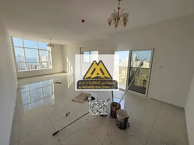 3 غرف وصاله 4 حمام غرفتين ماستر خزائن بالحائط اطلاله بحريه كورنيش عجمان