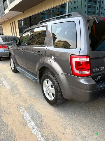 Amazing deal and well maintained Ford escape.