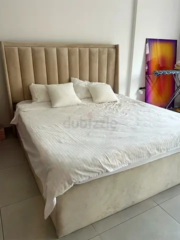 Bed queen size
