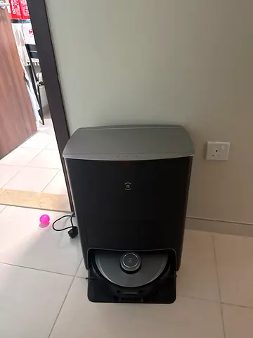 Robot Vacuum Cleaner with Auto-Empty Dock - Excellent Condition