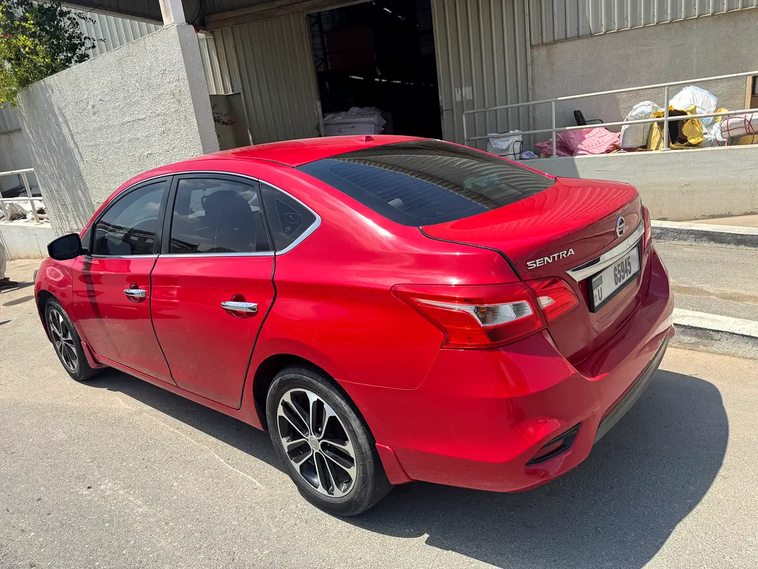 Nissan Sentra 2016 — photo 1 of 3