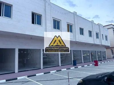 بناية استثمارية مميزة للإيجار في الجرف 3 – عجمان خلف سوق السيارات، حيث تجمع هذه البناية بين الموقع الاستراتيجي