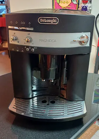DeLonghi Magnifica Fully Automatic Bean to Cup Coffee Machine