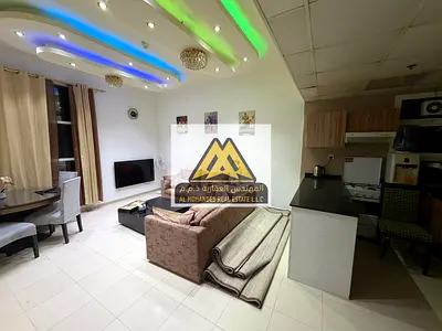 اجمل الشقق موقع ممتاز جدا و مناسب للجميع مع مطبخ امريكي و غرفه ماستر مع بلكونه اطلاله ممتازة