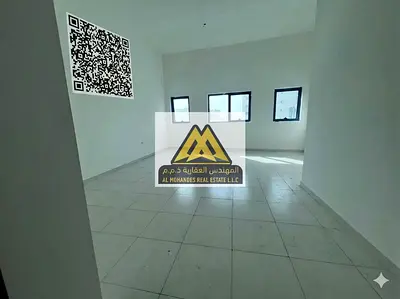 يقع الاستوديو في أبراج الفالكون بمنطقة الراشدية 2، وهي من المناطق الحيوية والراقية في عجمان، حيث يتميز الموقع بقربه من جميع الخدمات الأساسية