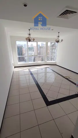 شقة للإيجار في المجاز 2 الشارقة 3 غرف وصالة 3 حمامات موقع مميز قريبة من الخدمات بسعر 65,000 درهم سنوياً 4 دفعات بدون رسوم